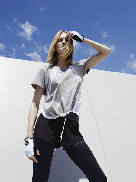 Oysho presents Digital Future, its new fitness collection inspired by a technological, futuristic aesthetic.